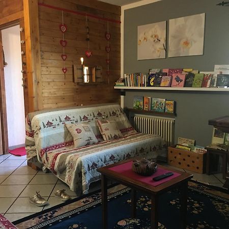 Appartement La Casa Del Bosco à Aoste Extérieur photo
